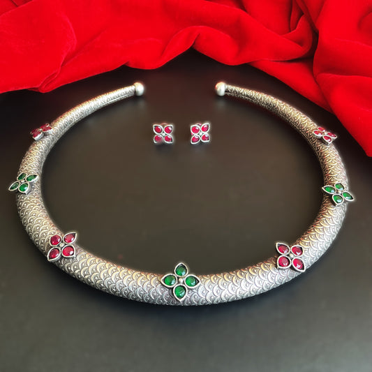 Kripika red and green flower motifs handcarved silver plated hasuli necklace