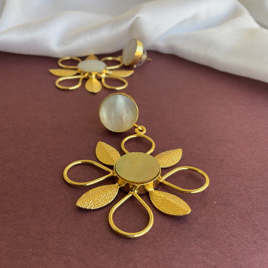 Ahaava pearl 18kt gold plated danglers