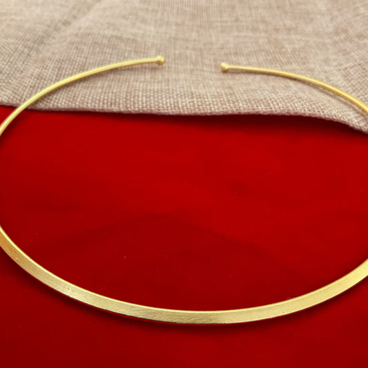 Farah plain gold plated brass hasuli necklace