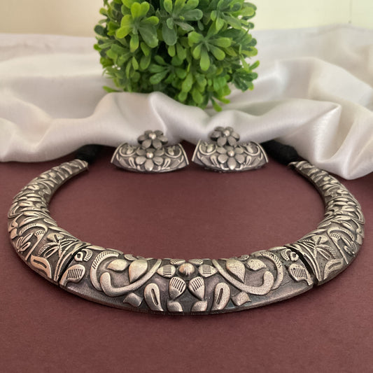 Zoraida silver plated hand carved brass neck hasuli necklace with earrings