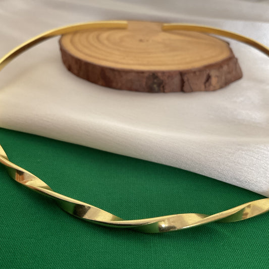 Elil gold plated twisted hasli necklace