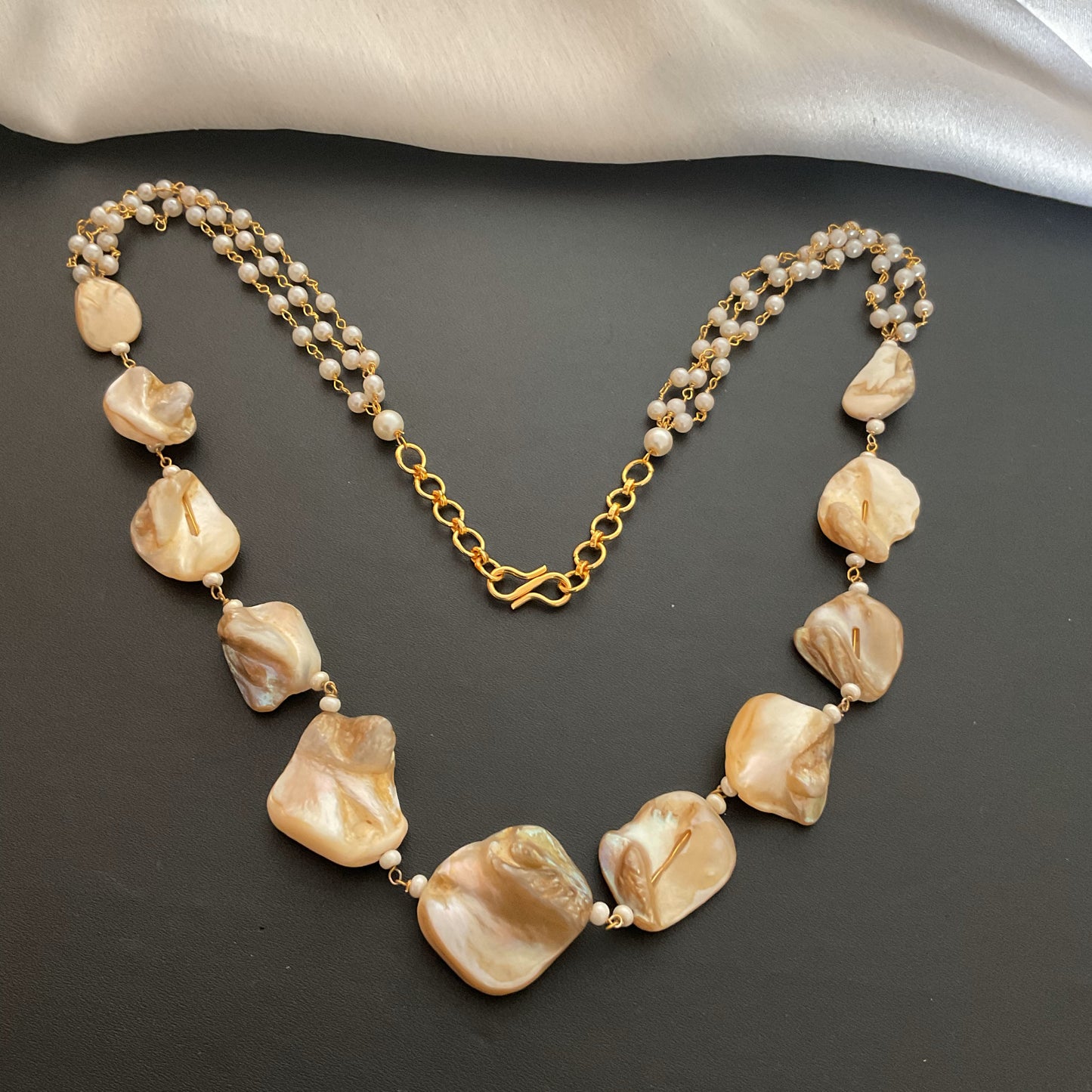Samiksha baroque pearl neck mala