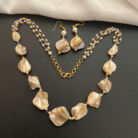 Samiksha baroque pearl neck mala
