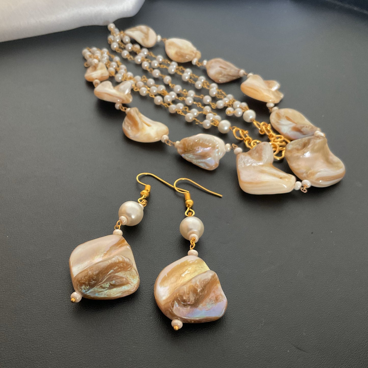 Samiksha baroque pearl neck mala