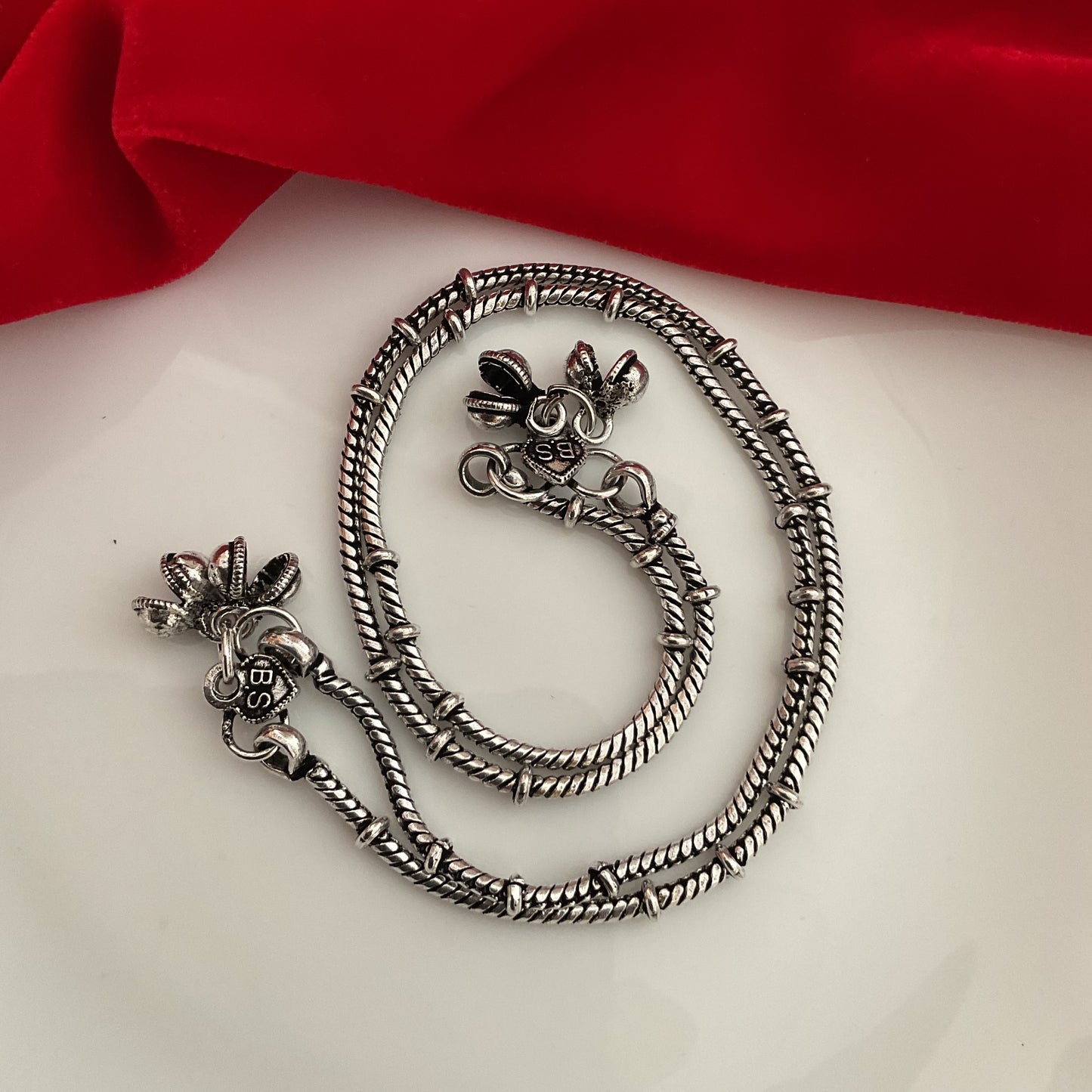 Kirthi silver pair of anklets (set of 2)