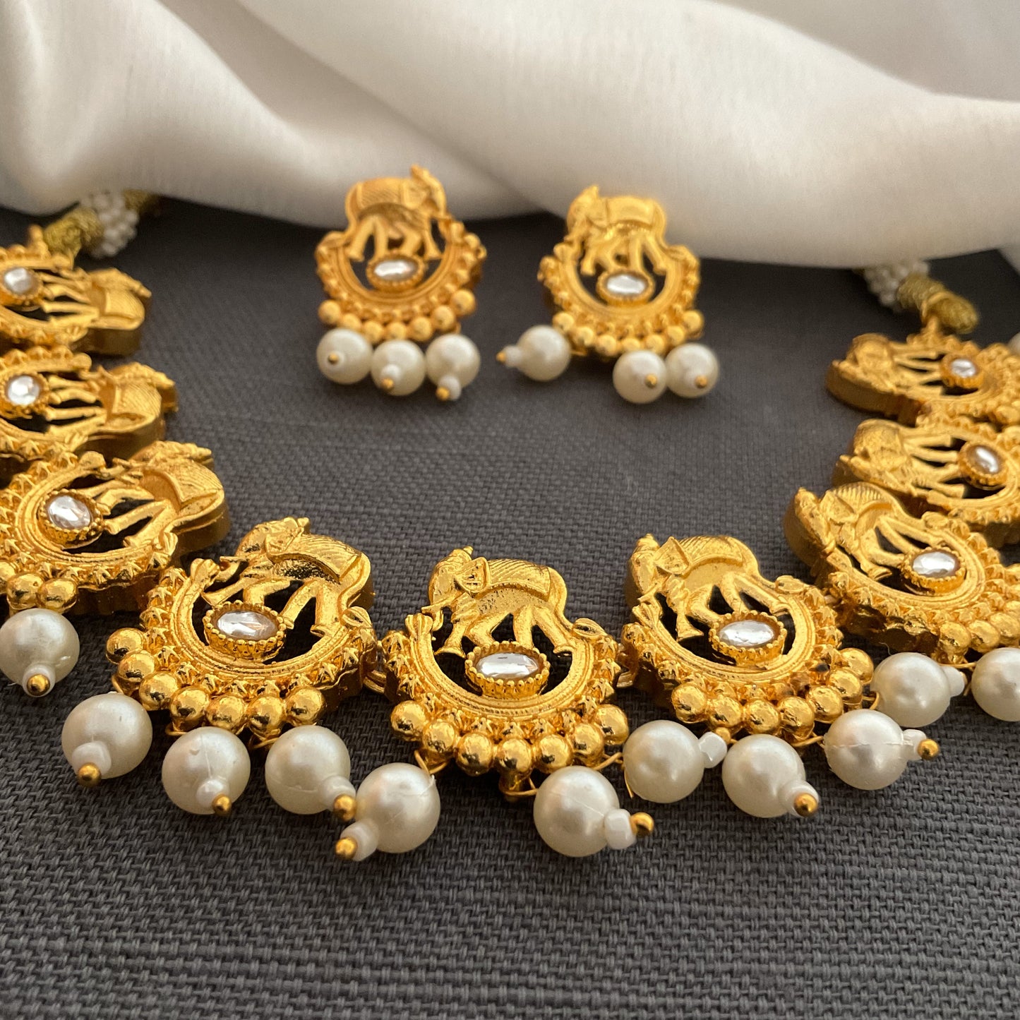 Aahat gaj pearl necklace set