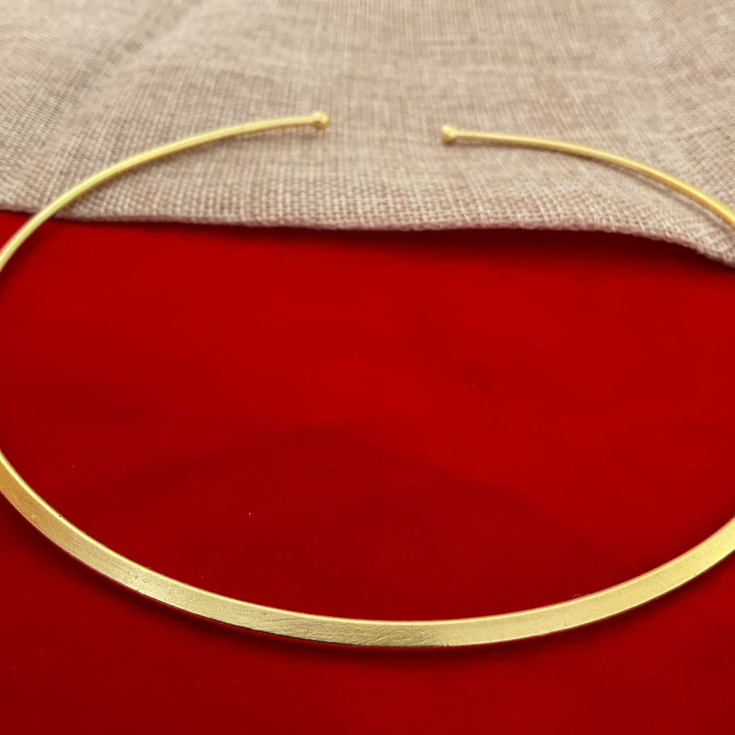 Farah plain gold plated brass hasuli necklace