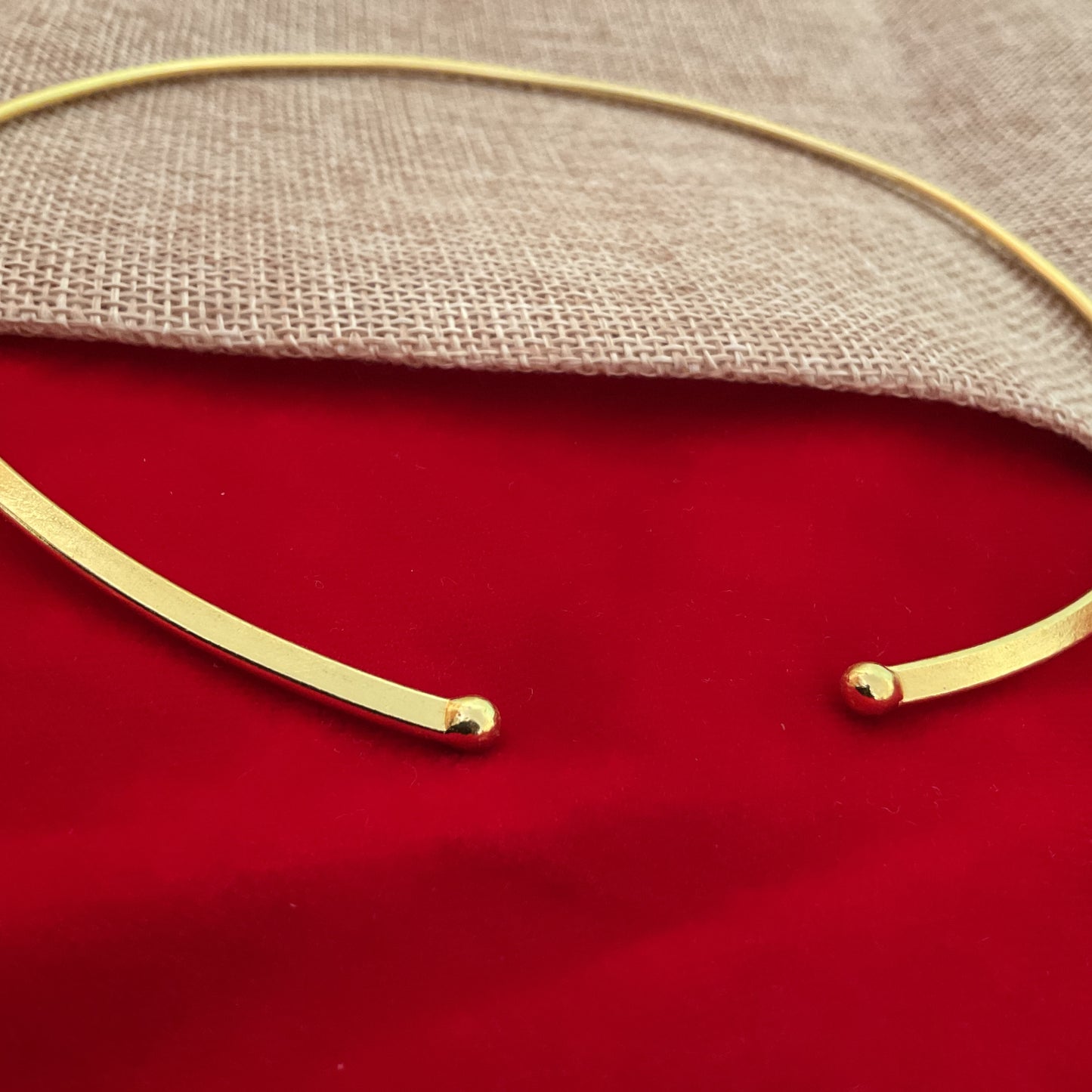 Farah plain gold plated brass hasuli necklace