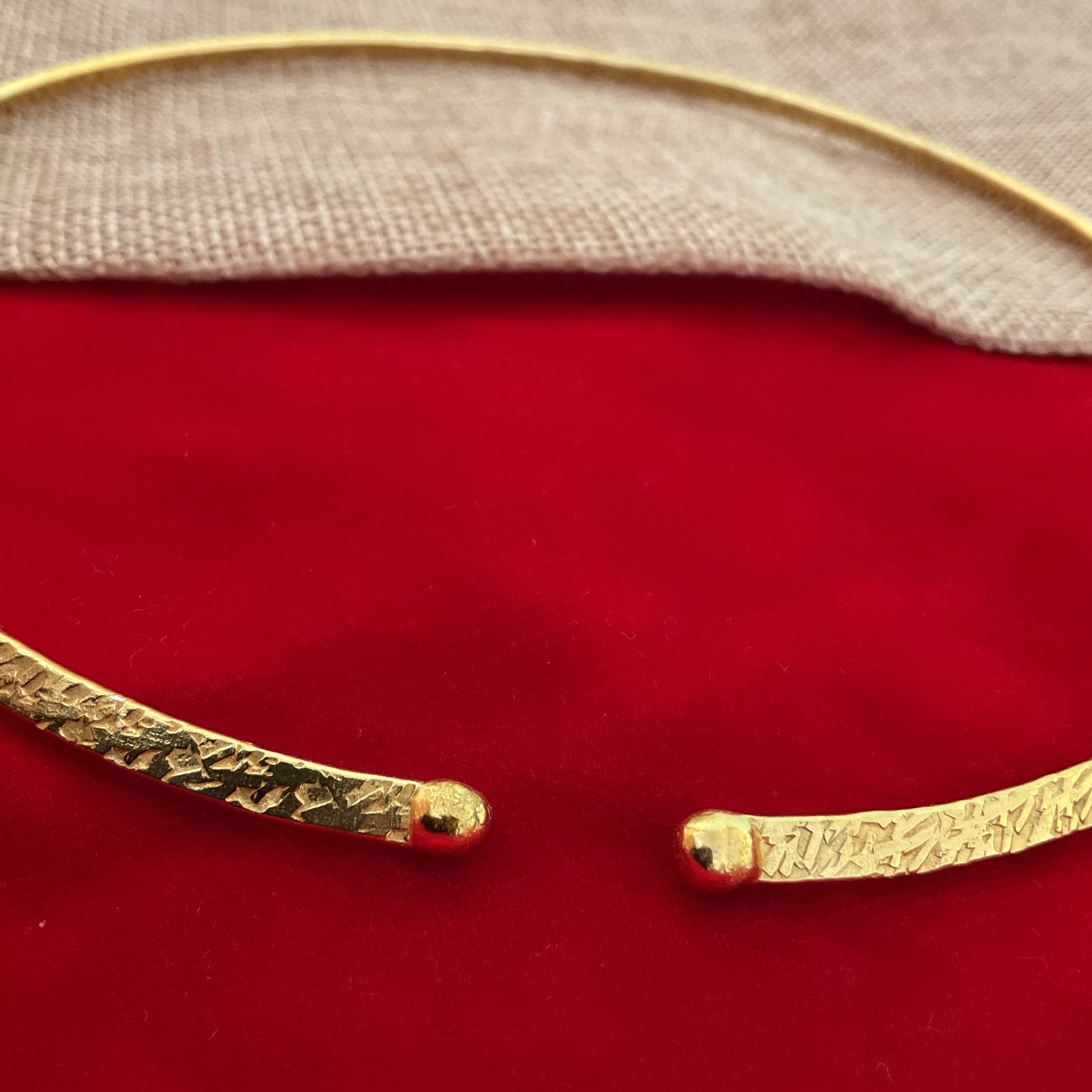 Farah carved gold plated brass hasuli necklace