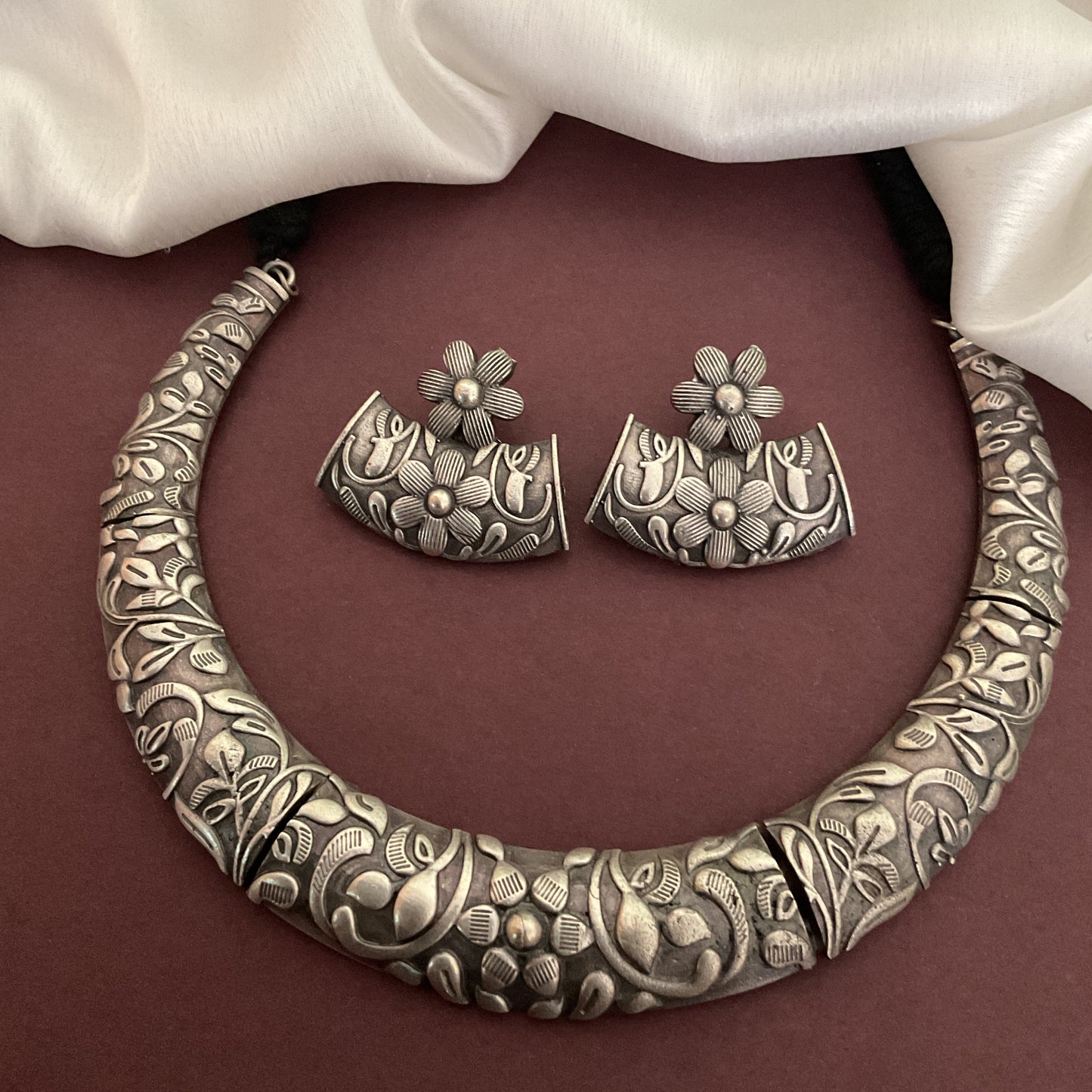 Zoraida silver plated hand carved brass neck hasuli necklace with earrings