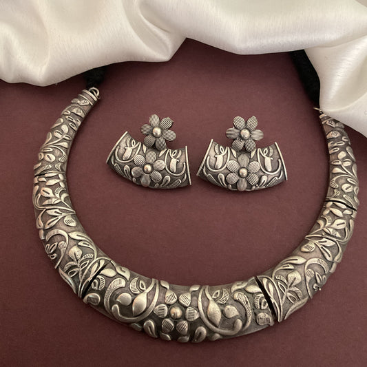 Zoraida silver plated hand carved brass neck hasuli necklace with earrings