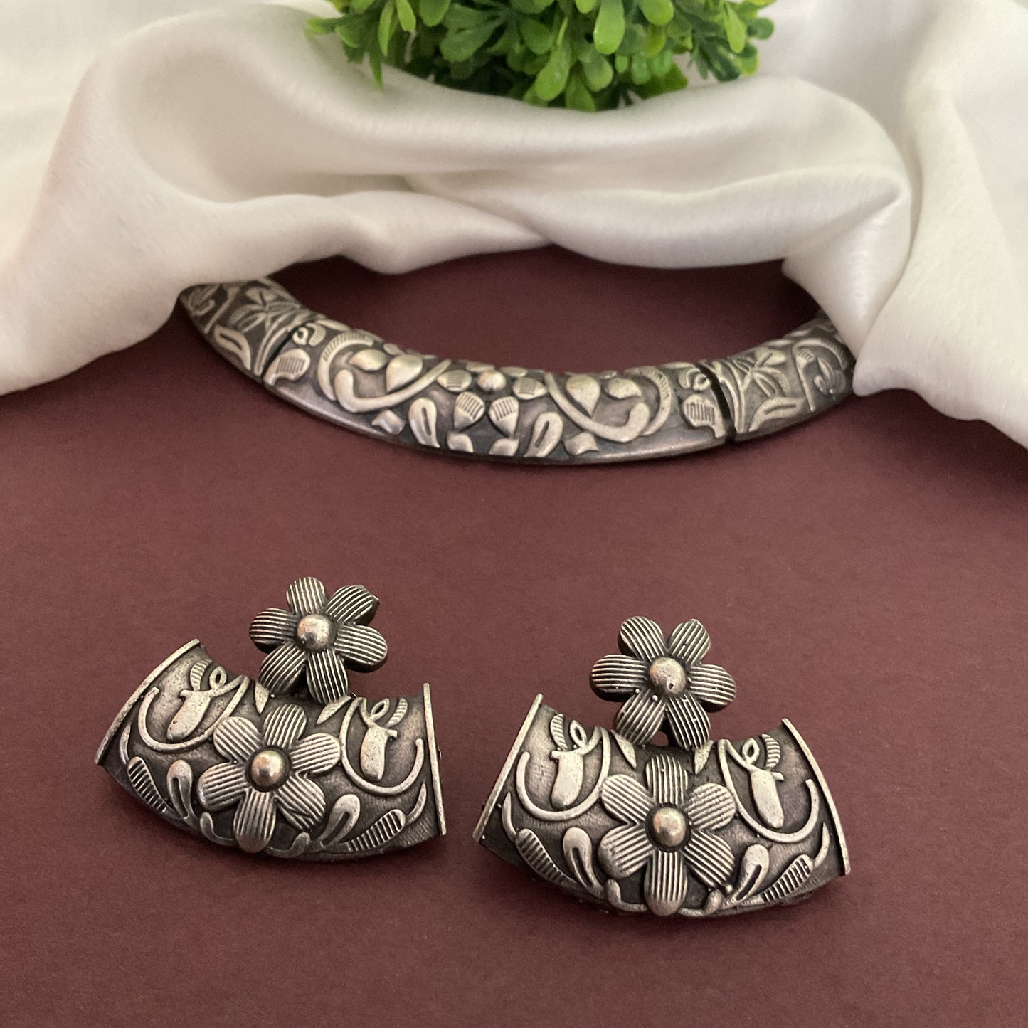 Zoraida silver plated hand carved brass neck hasuli necklace with earrings