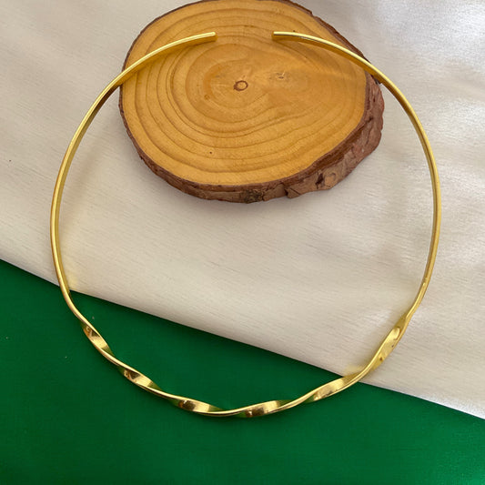 Elil gold plated twisted hasli necklace