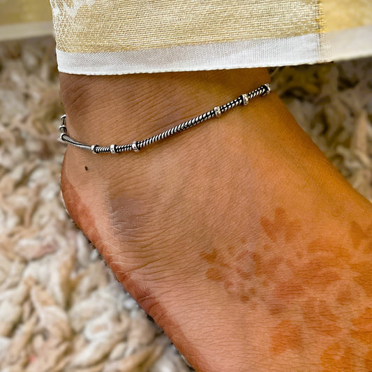 Kirthi silver pair of anklets (set of 2)