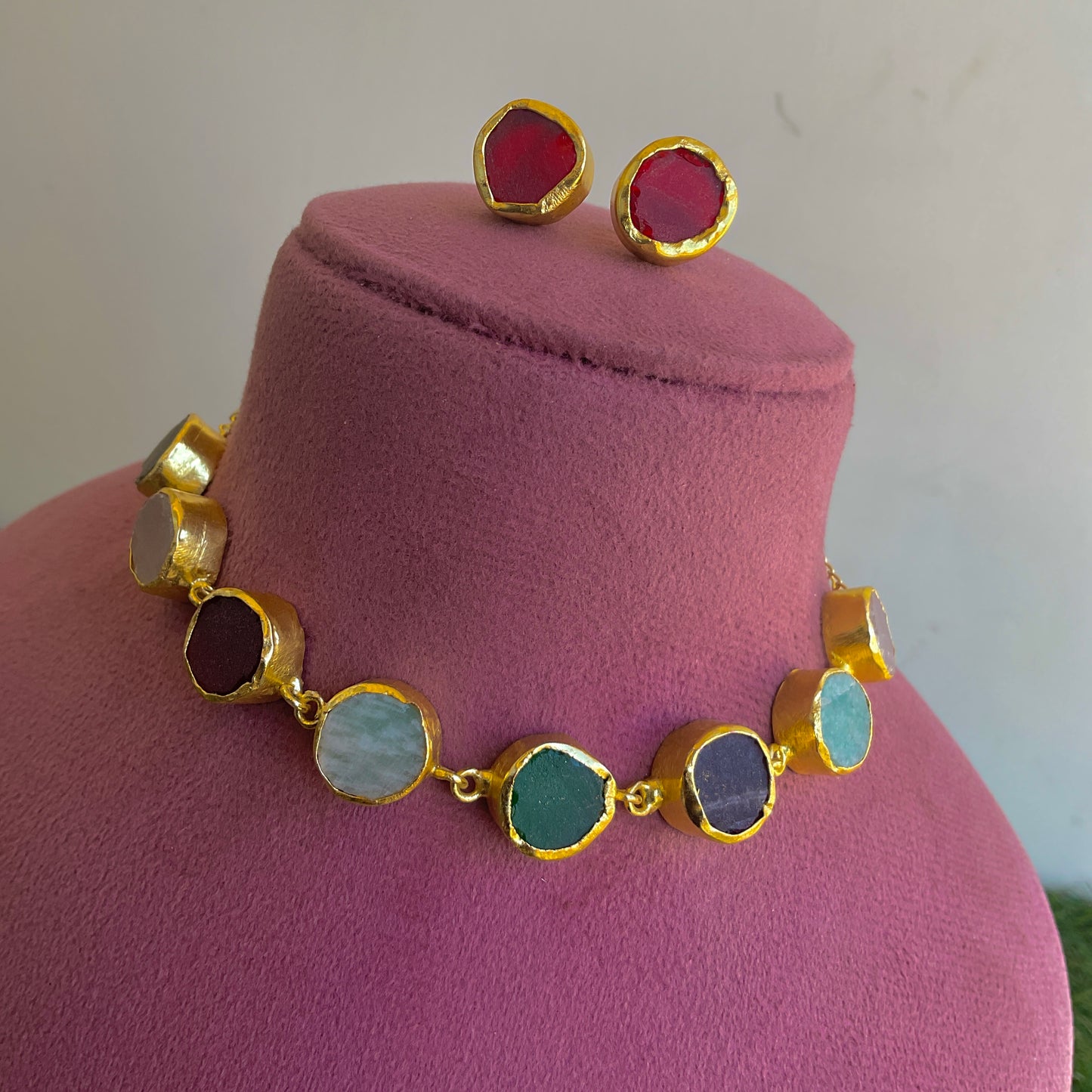 Seirra gold plated multicolored semiprecious stone choker cum necklace set with studs