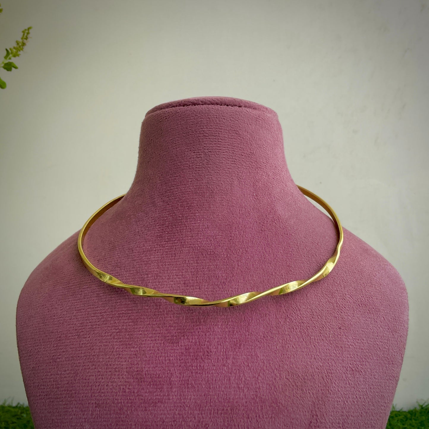 Elil gold plated twisted hasli necklace
